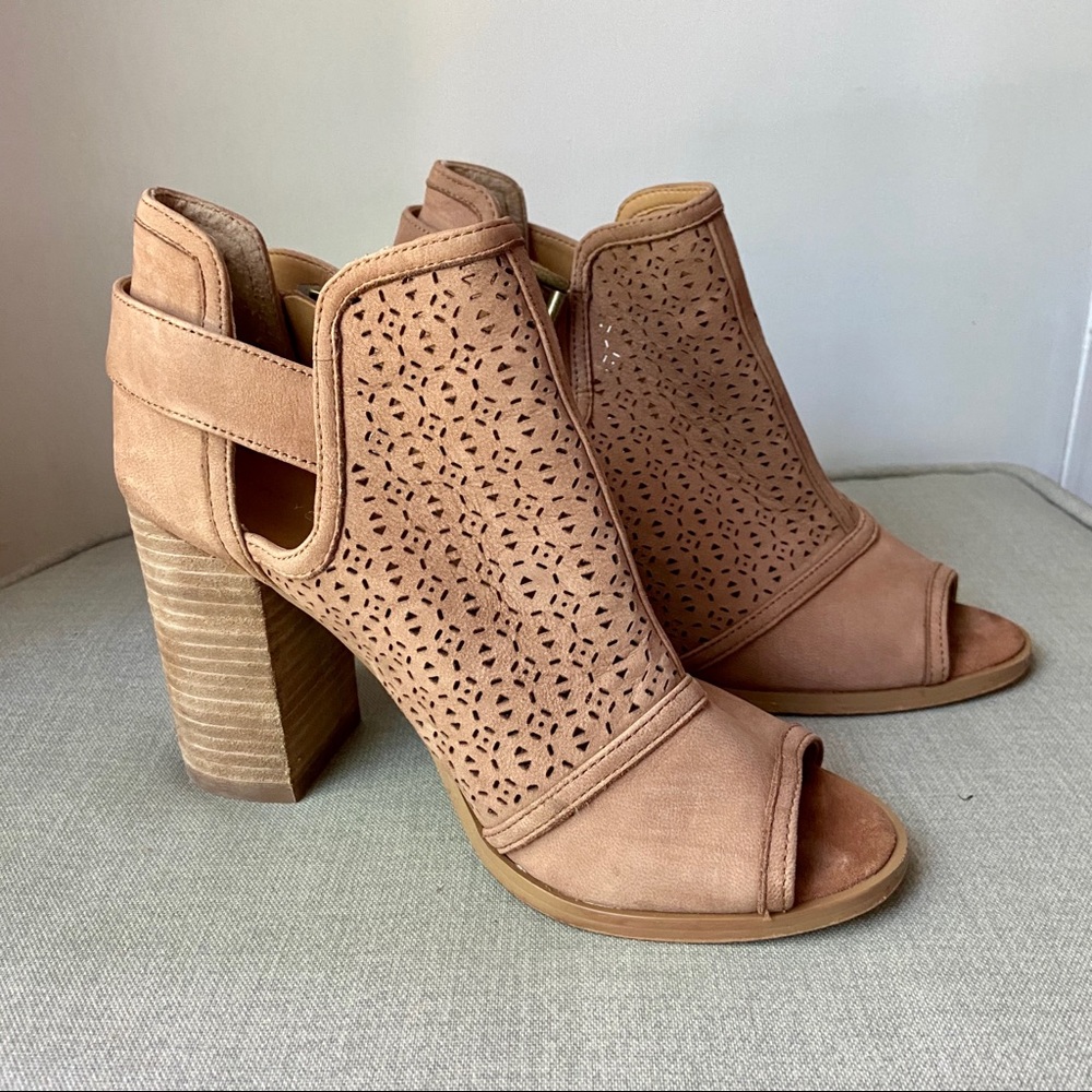 TOMMY HILFIGER Wood Block Heels